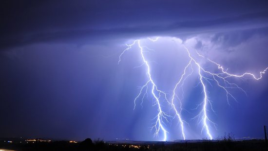 ¿Cuánta energía descarga un rayo?