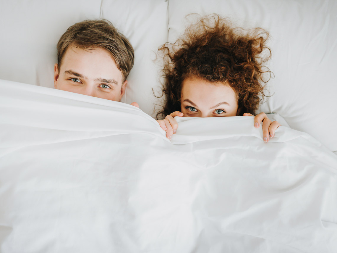 Pareja en la cama
