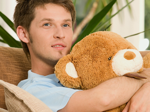 ¿Por qué cuando estamos tristes nos sentimos mejor al abrazar un oso de peluche?