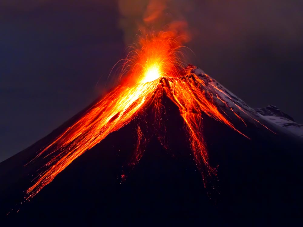 volcán en erupción
