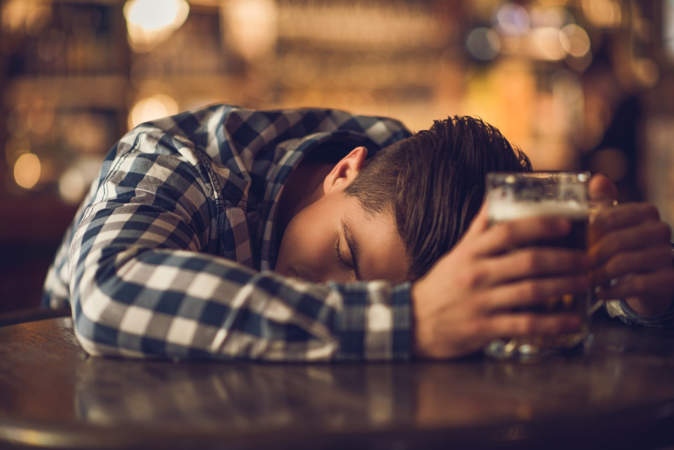 ¿En qué consiste el "binge drinking"?