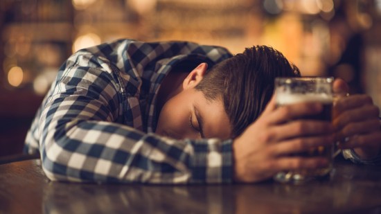 ¿En qué consiste el "binge drinking"?