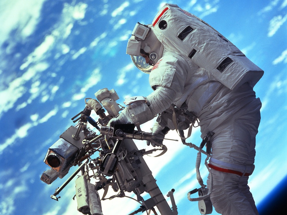 ¿Qué hay en las mochilas de los astronautas?