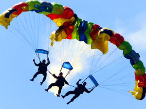 ¿Qué ocurre en tu cerebro cuando saltas en paracaídas por primera vez?