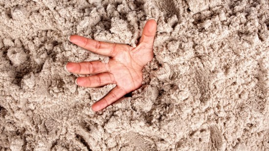 ¿Se puede escapar de las arenas movedizas?