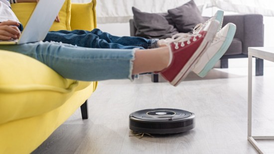 Las mejores ofertas de la semana en Amazon: una mesa supletoria con un 47% de descuento, un robot aspirador o unas bandas de resistencia rebajadas al 29%