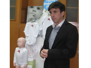 Un proyecto español crea ropa que cambia de color cuando el bebé tiene fiebre