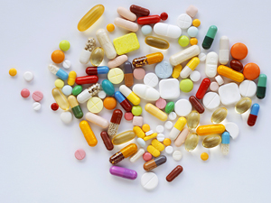 ¿Qué pasa si mezclamos comida con medicamentos?