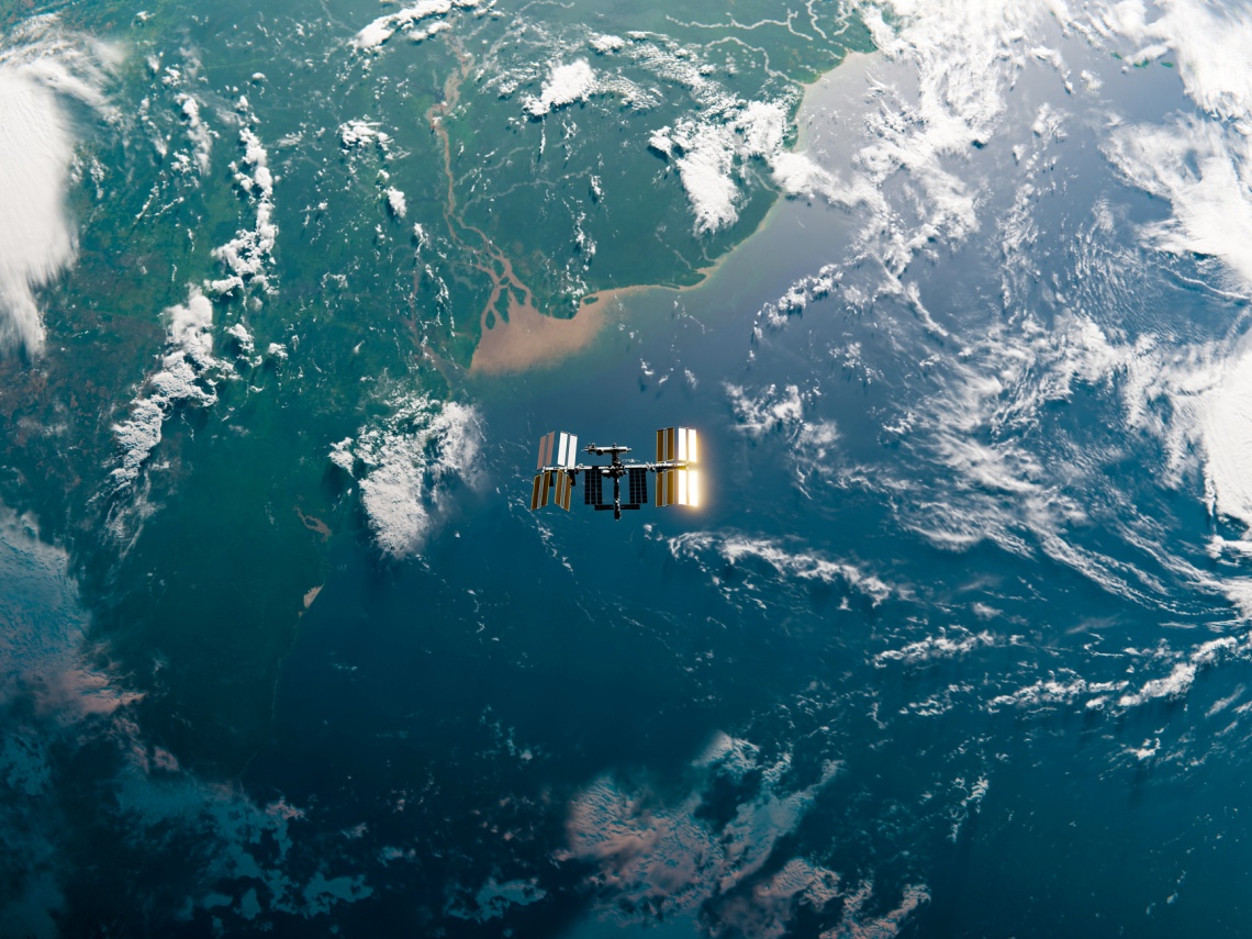 Tierra y Estación Espacial desde el espacio
