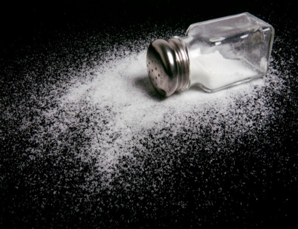 Así afecta el exceso de sal a tus huesos