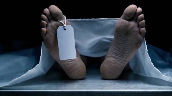 Cuerpo muerto con la banda blanca