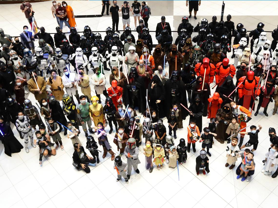 Grupo de gente vestidos de personajes de Star Wars
