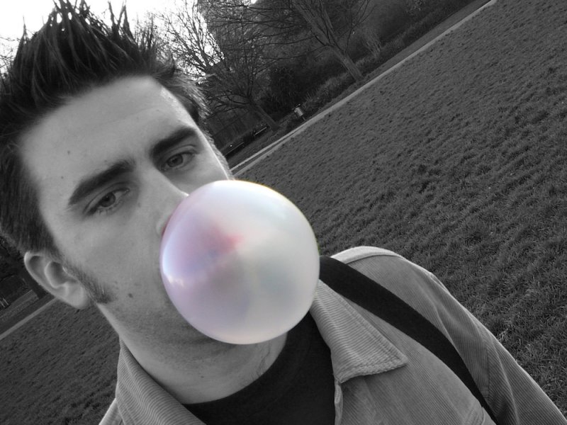 Masticar chicle podría beneficiar a los hombres