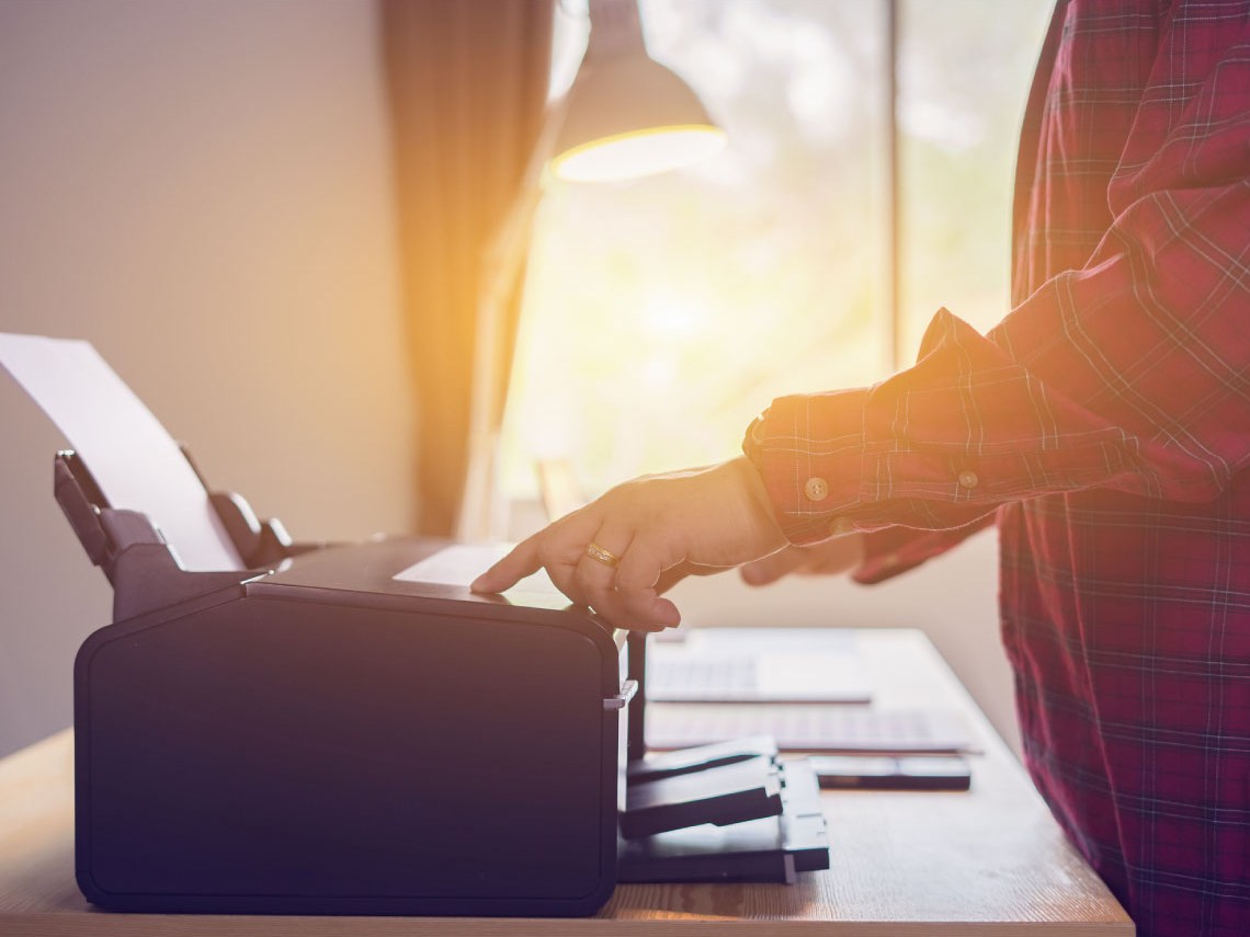 Cómo compartir una impresora en el grupo Hogar en Windows