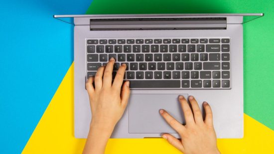 Cómo seleccionar todos los elementos en Windows y Mac