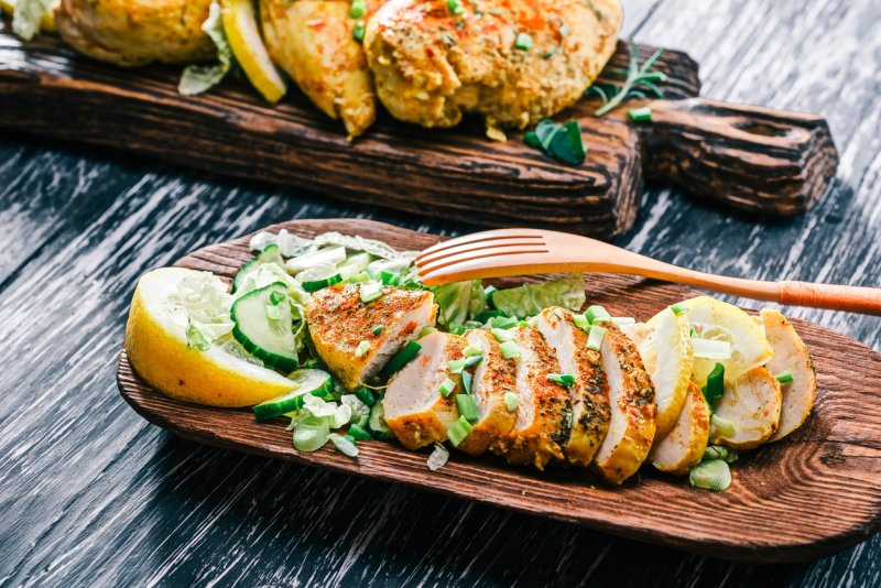 ¿A quién favorece una dieta baja en fibra?