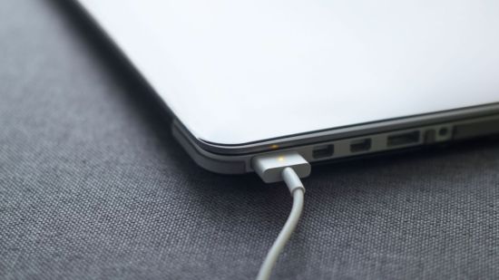 ¿Ordenador portátil enchufado todo el tiempo o usar la batería? Cómo hacer un mejor uso