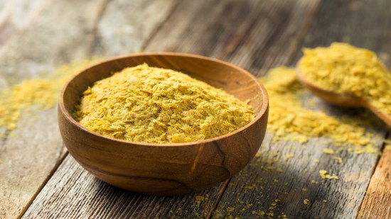 ¿Qué es la levadura nutricional y qué beneficios tiene?