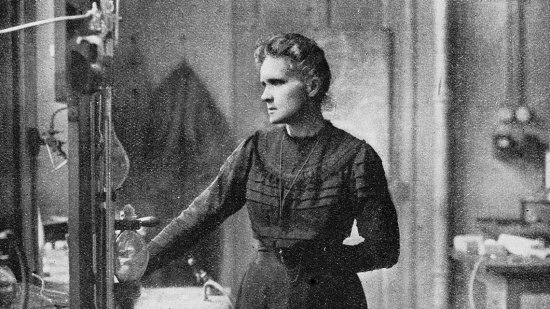 Marie Curie en el laboratorio