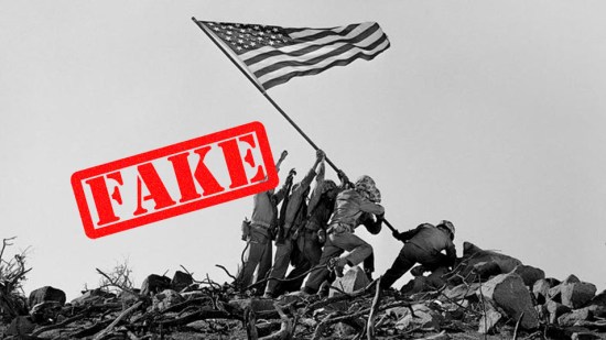 Alzando la bandera sobre Iwo Jima