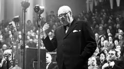 Winston Churchill  dando un discurso