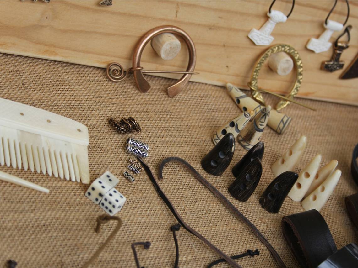 Inventos vikingos, armas, peines,