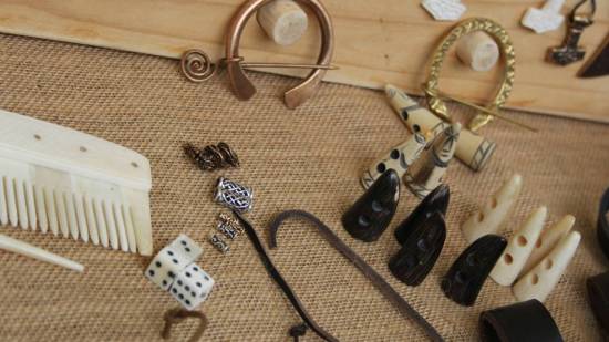 Inventos vikingos, armas, peines,