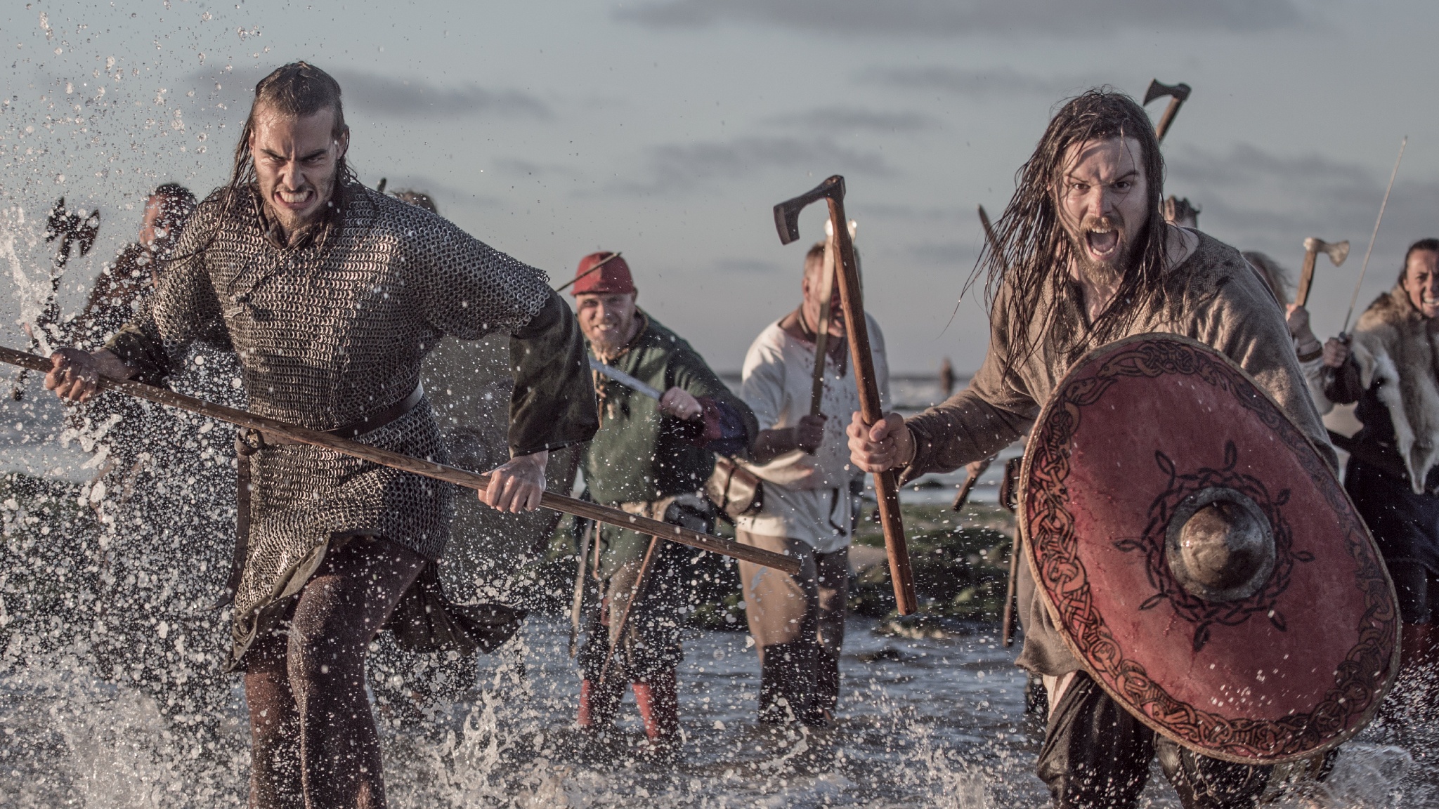Guerreros-vikingos-ataque-agua