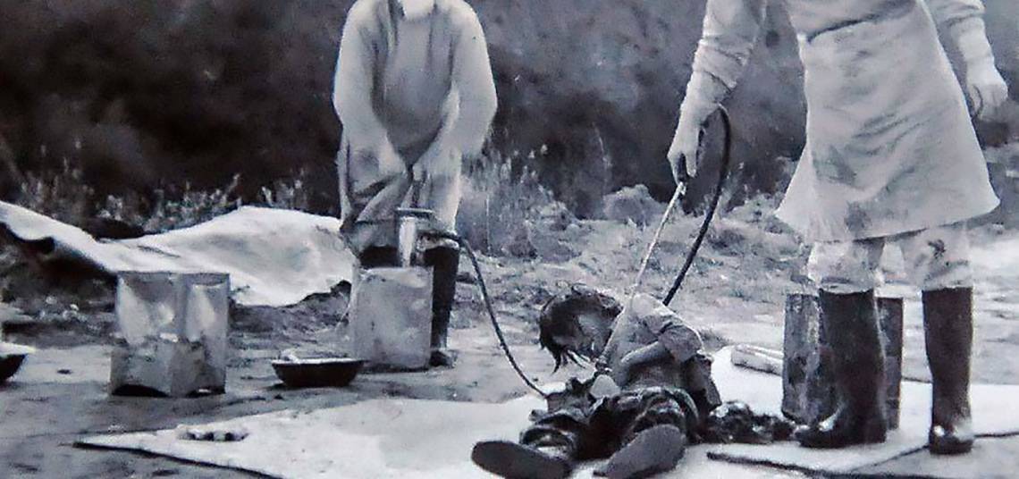 Miembros de la Unidad 731 experimentan con un ciudadano chino