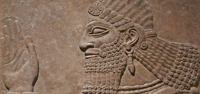 Grabado. Peinado en Mesopotamia