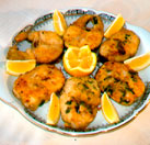 ¿Por qué se sirve el pescado con limón?