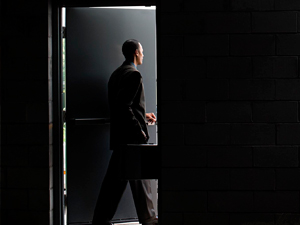 ¿Cuál es el origen de la palabra "dimitir"?