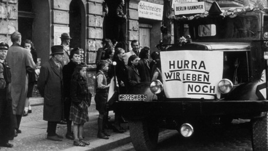 Coche por las calles de Berlín