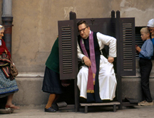 ¿Puede un sacerdote violar el secreto de confesión?