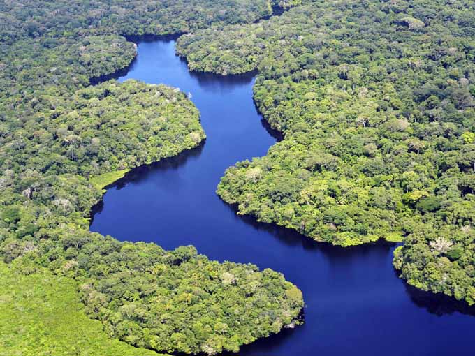 El río Amazonas a su paso por Manaos, Brasil.