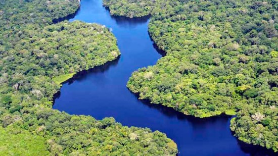 El río Amazonas a su paso por Manaos, Brasil.