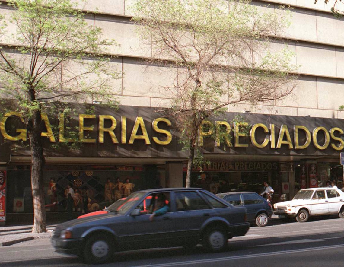 Fachada de los grandes almacenes Galerías Preciados en la calle Goya de Madrid