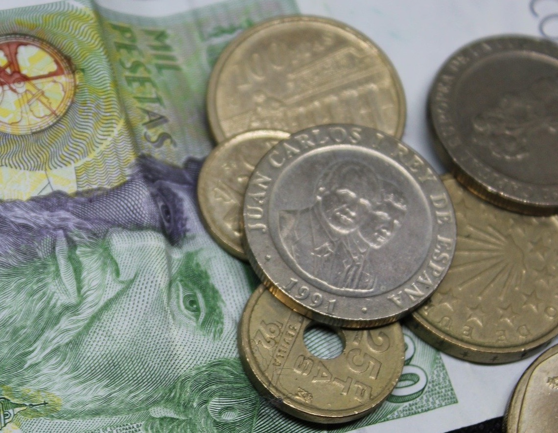Billetes y monedas en pesetas, la que fuera una de las monedas más longevas de España