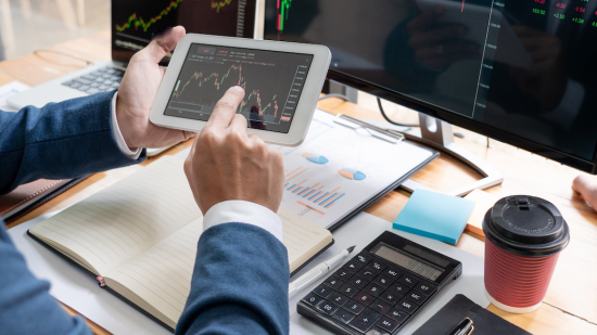 Qué debes saber antes de comprar acciones