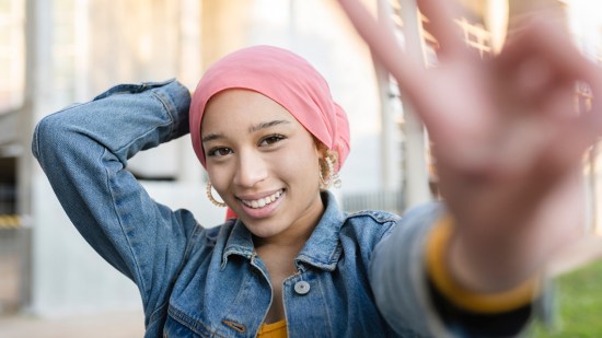 Mujer joven con cáncer