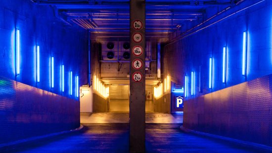 ¿Qué tiene que ver el tubo fluorescente con el descubrimiento del electrón?