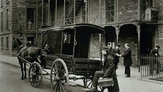 Las primeras ambulancias de la historia