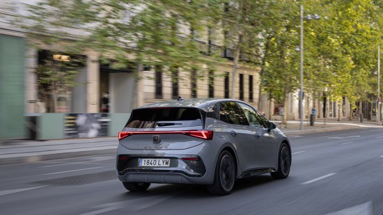 El-CUPRA-Born-amplia-su-gama-y-ya-esta-disponible-con-la-funcion-Plug-Charge_03_HQ