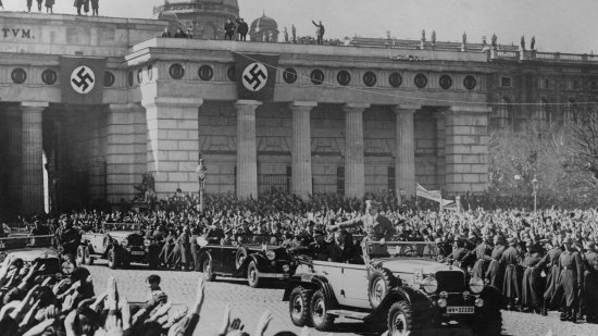 El inquietante disfraz diplomático de Hitler