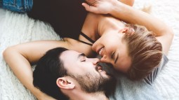 Mujer y hombre enamorados