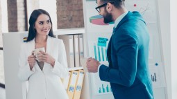 Pareja en la oficina