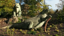 ¿Cuál fue el primer dinosaurio descubierto?