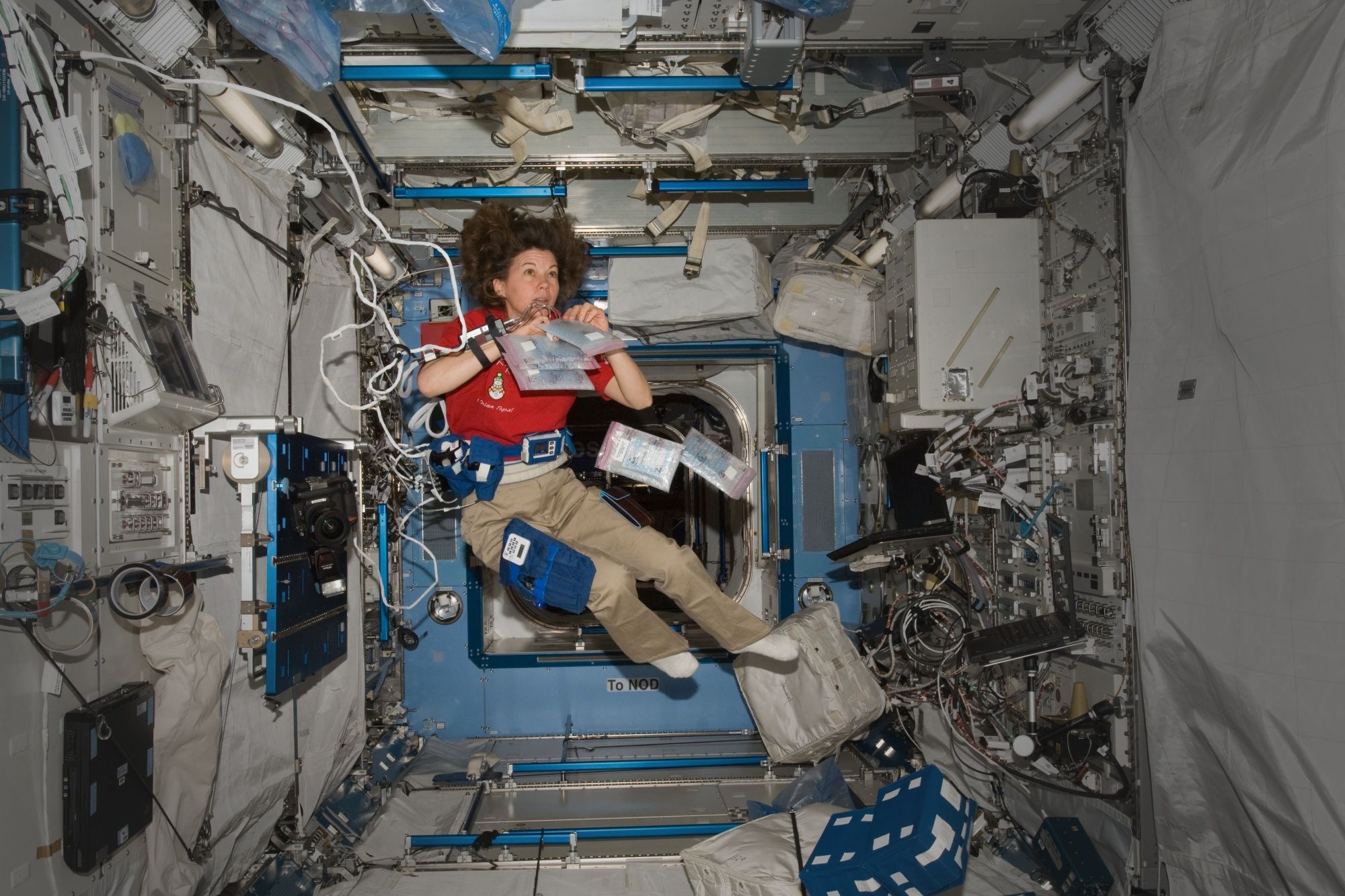 Los astronautas no flotan en el espacio