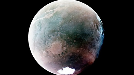 Así de espectacular se ve Marte en luz ultravioleta