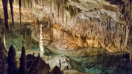 Estalactitas y estalagmitas.
